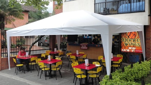Alquiler Toldo modelo pirámide