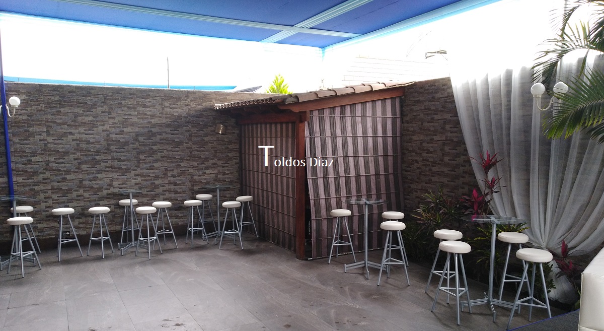 Alquiler de Mesas y bancos redondos altos