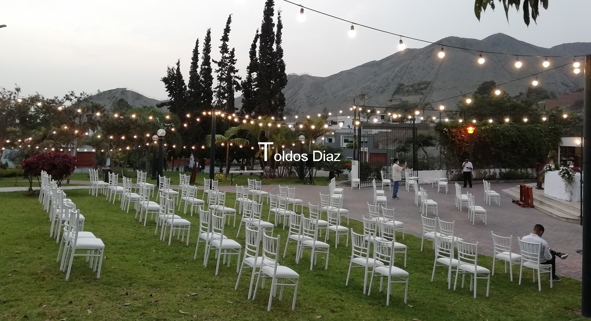 Alquiler de Silla blanca de metal para eventos